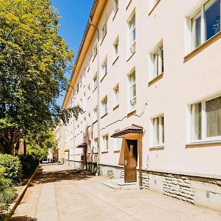 Sunny Apartment, 7 Min With Tram To The Old Town Tallinn Buitenkant foto