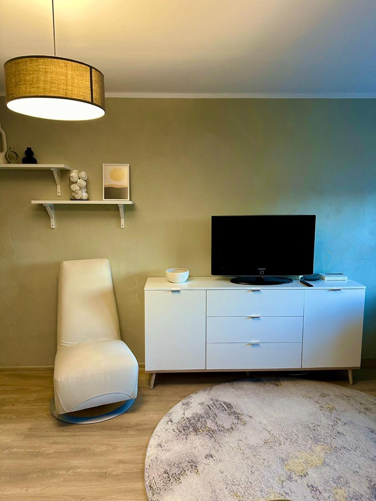 Sunny Apartment, 7 Min With Tram To The Old Town Tallinn Buitenkant foto